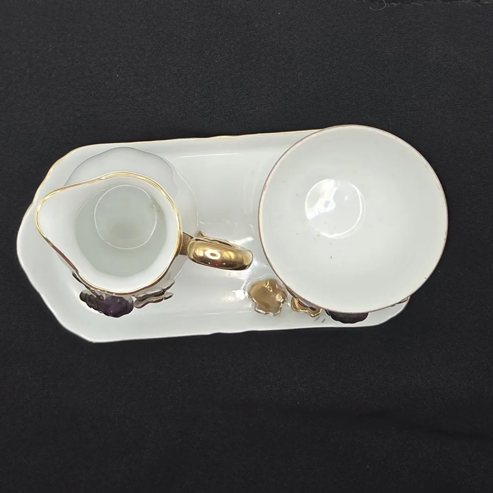 White and Gold Cream And Sugar Set with Blackberry